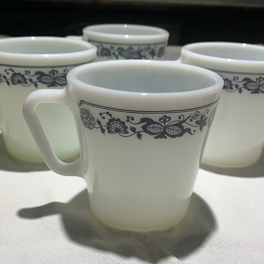 Vintage Pyrex, Old Town Blue Onion Coffee Mugs set/4